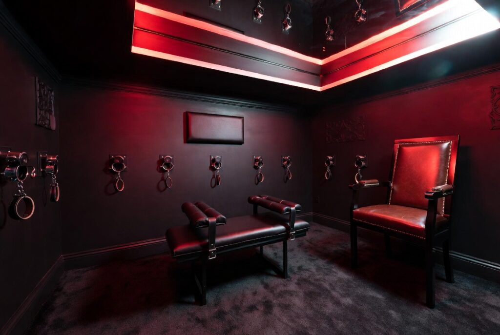 Fetish play space for kinky swingers intersted in BDSM and other fetsihes, fully equiped dungeon